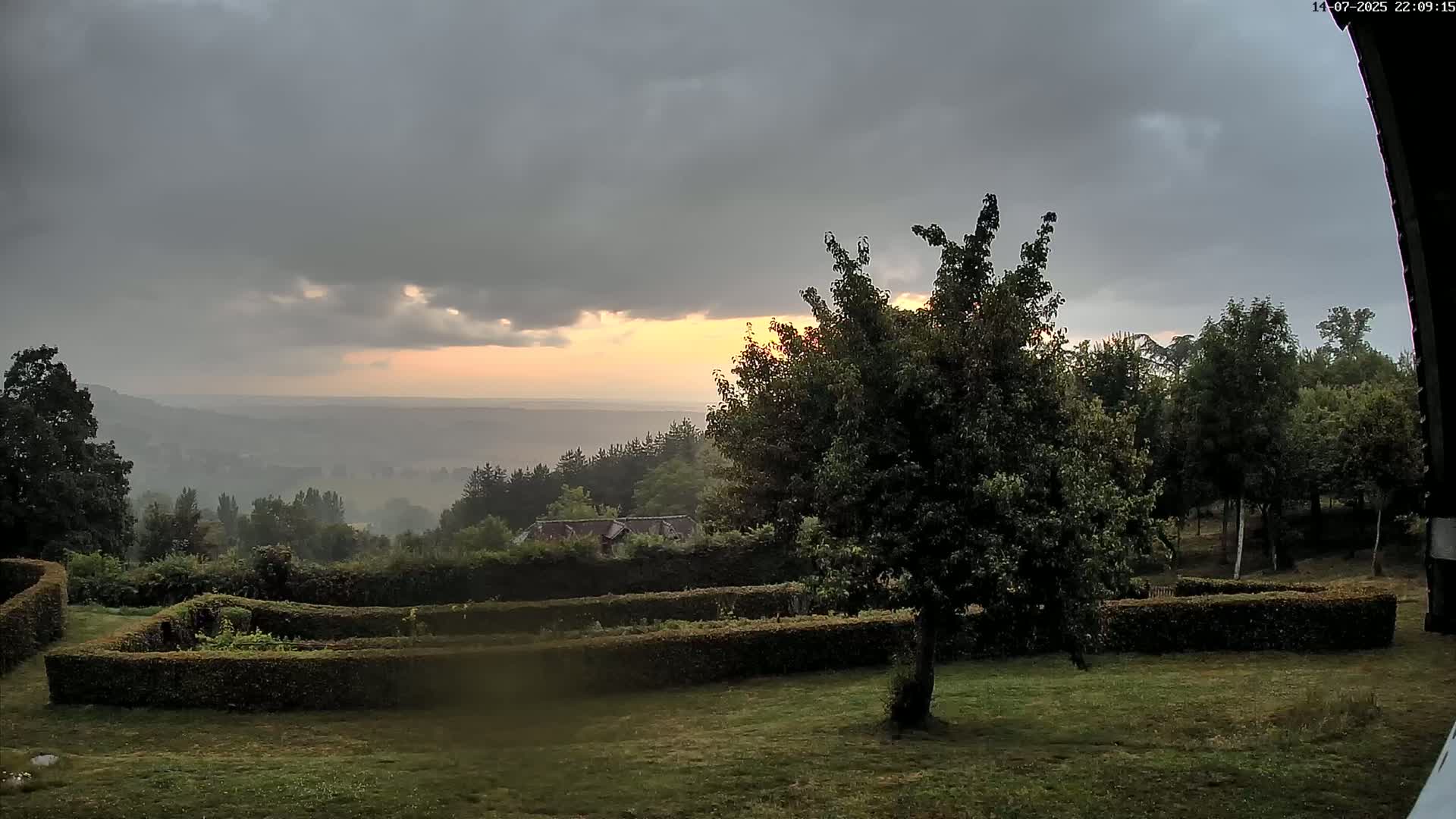 Montpincon Mountain Live Cam - Lisieux, Calvados, Normandie, France