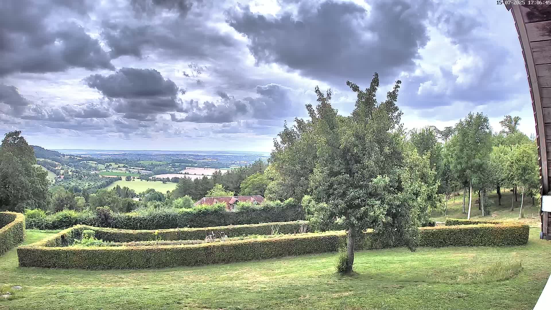 Montpincon Mountain Live Cam - Lisieux, Calvados, Normandie, France