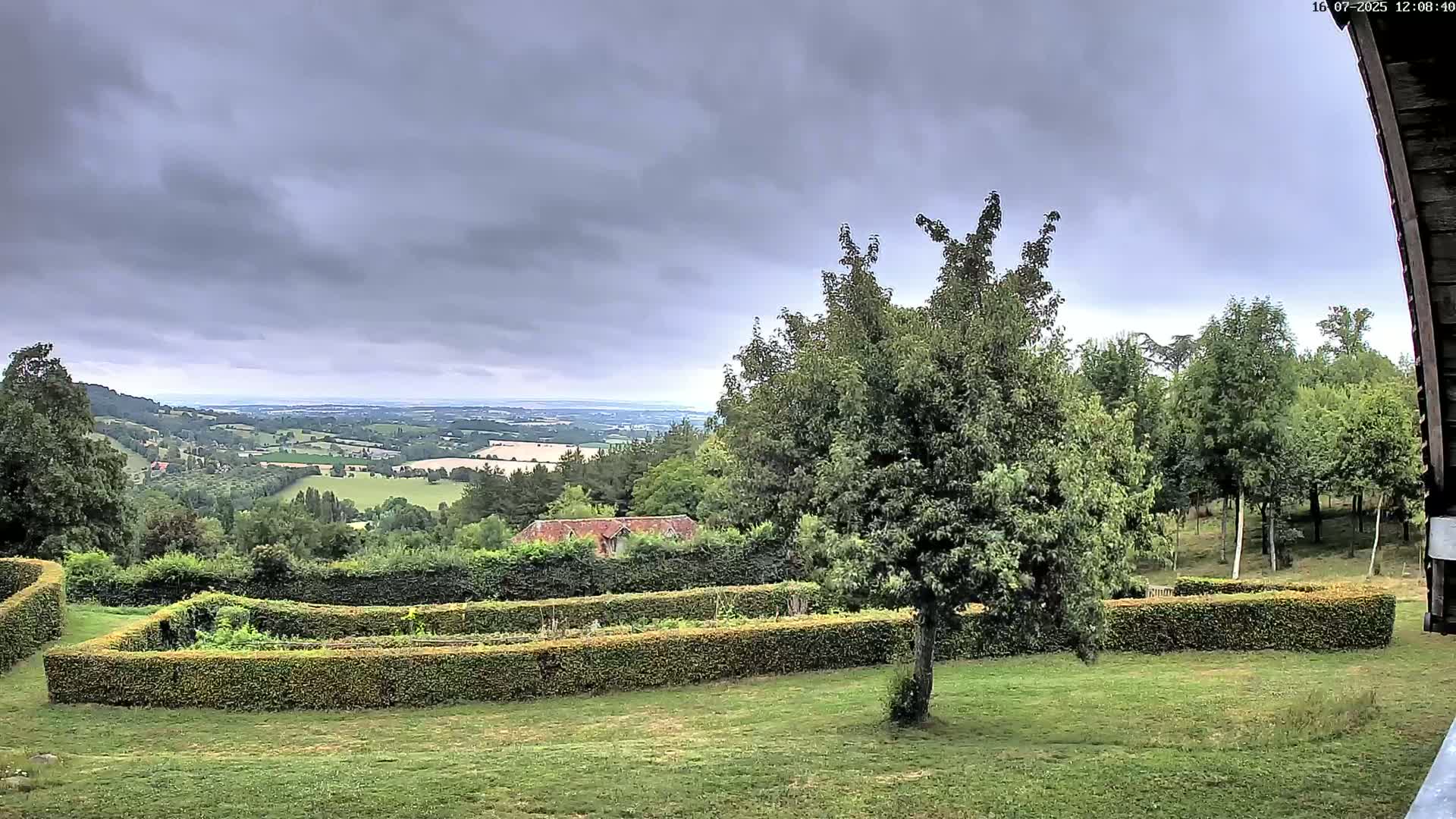 Montpincon Mountain Live Cam - Lisieux, Calvados, Normandie, France