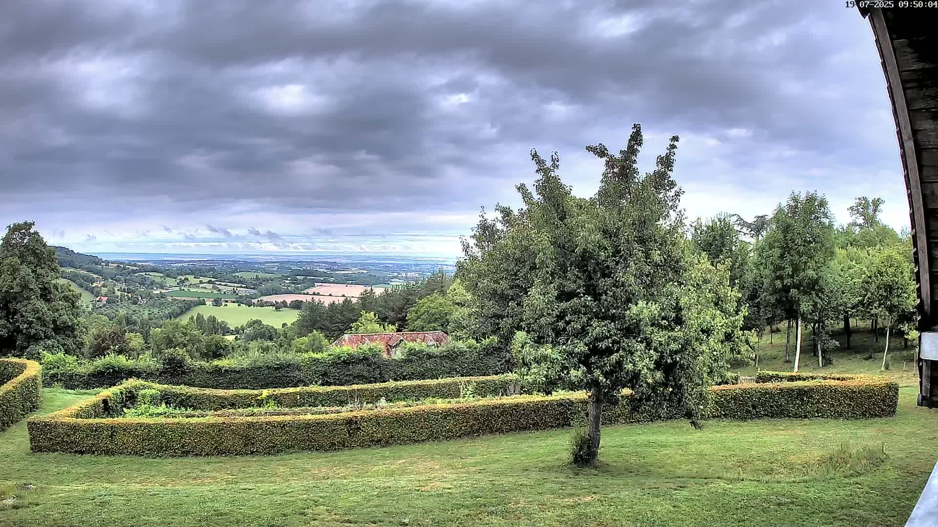 Montpincon Mountain Live Cam - Lisieux, Calvados, Normandie, France