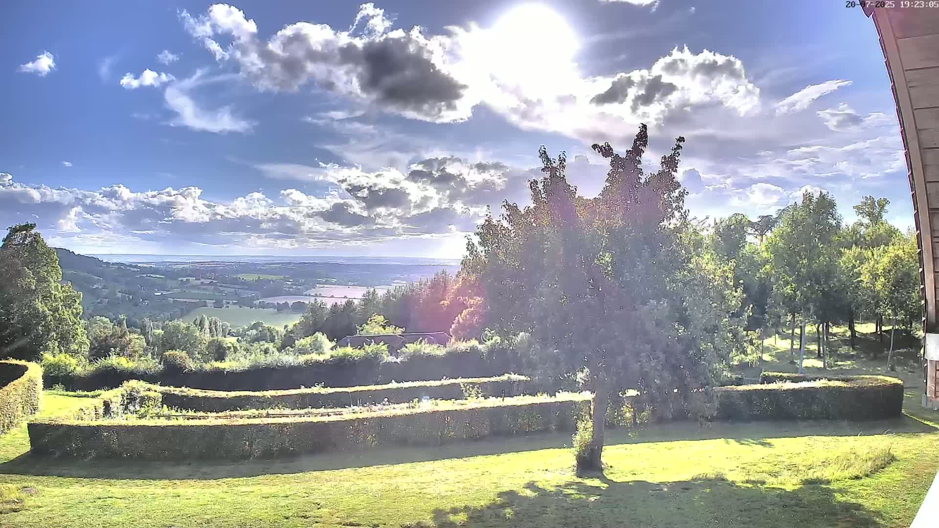 Montpincon Mountain Live Cam - Lisieux, Calvados, Normandie, France