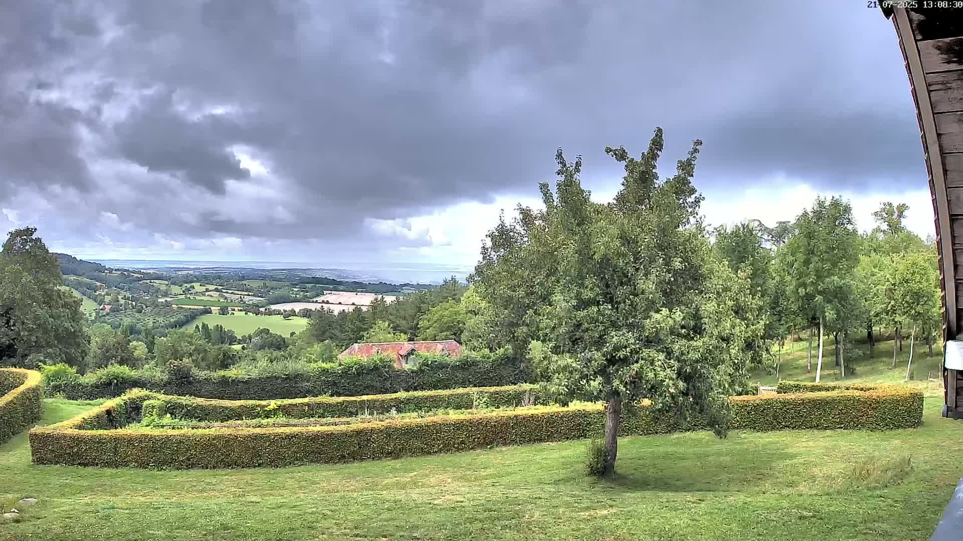 Montpincon Mountain Live Cam - Lisieux, Calvados, Normandie, France