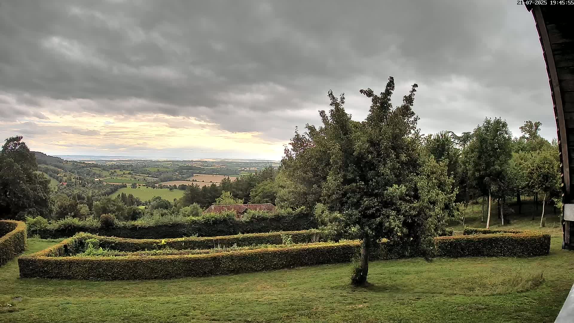 Montpincon Mountain Live Cam - Lisieux, Calvados, Normandie, France