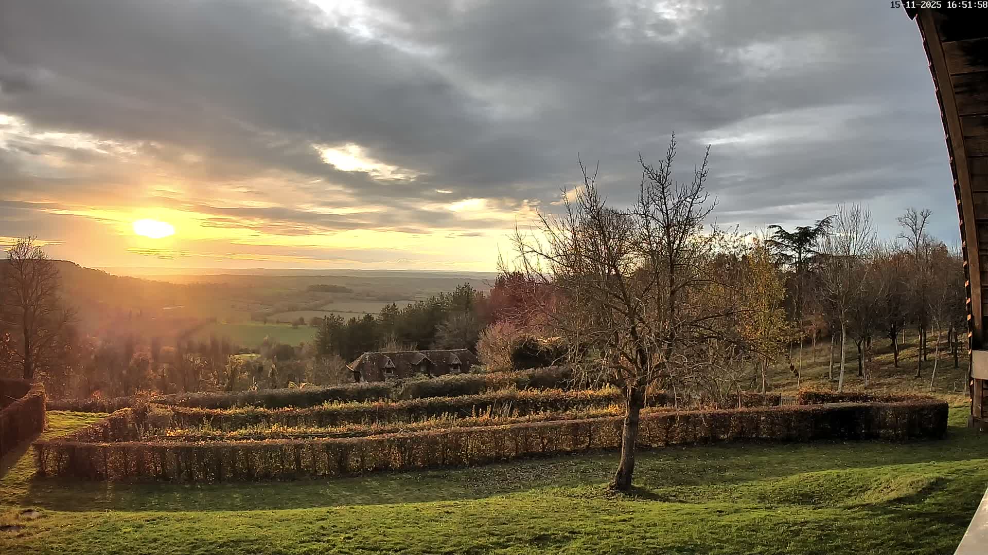 Montpincon Mountain Live Cam - Lisieux, Calvados, Normandie, France