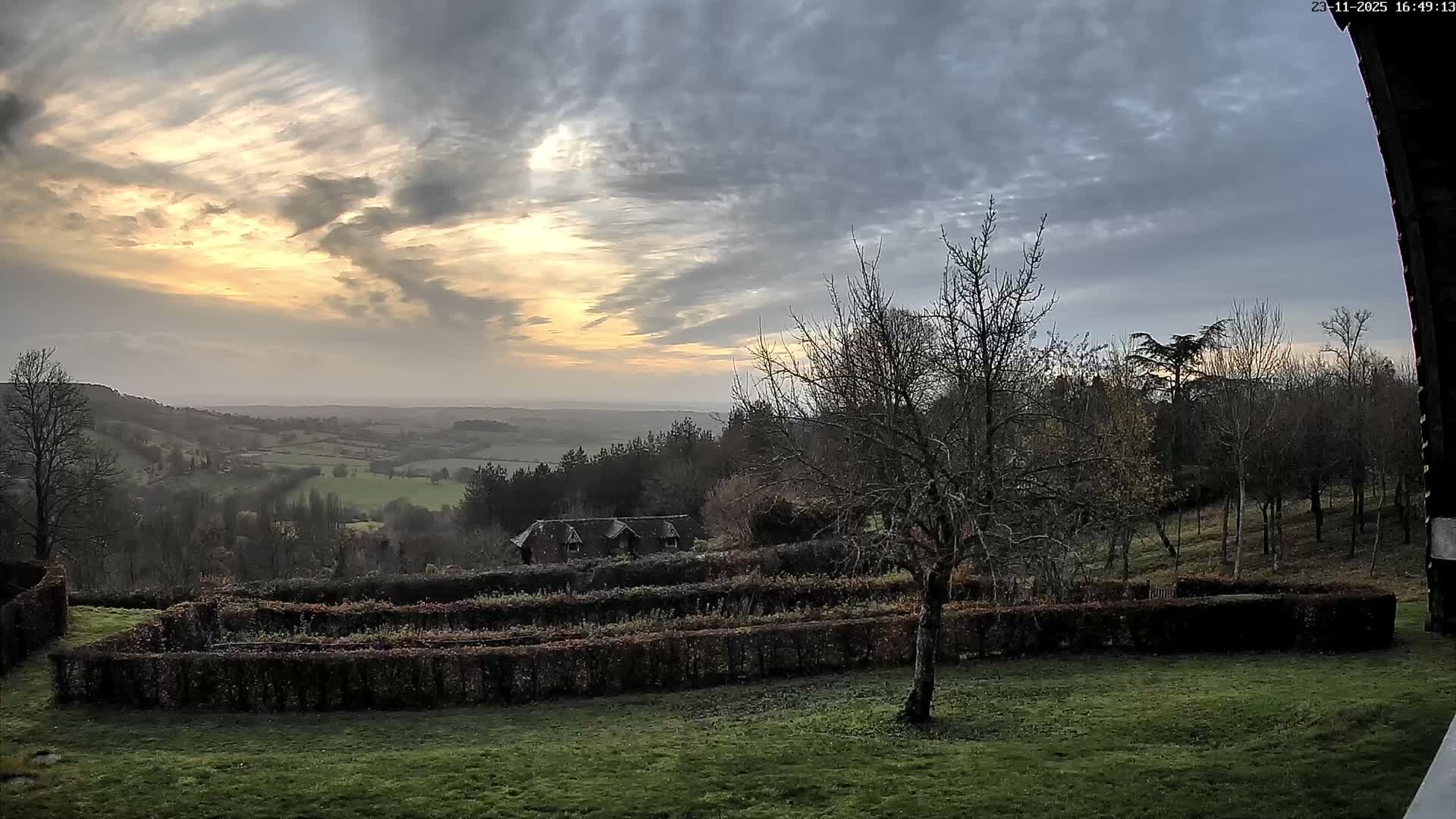 Montpincon Mountain Live Cam - Lisieux, Calvados, Normandie, France