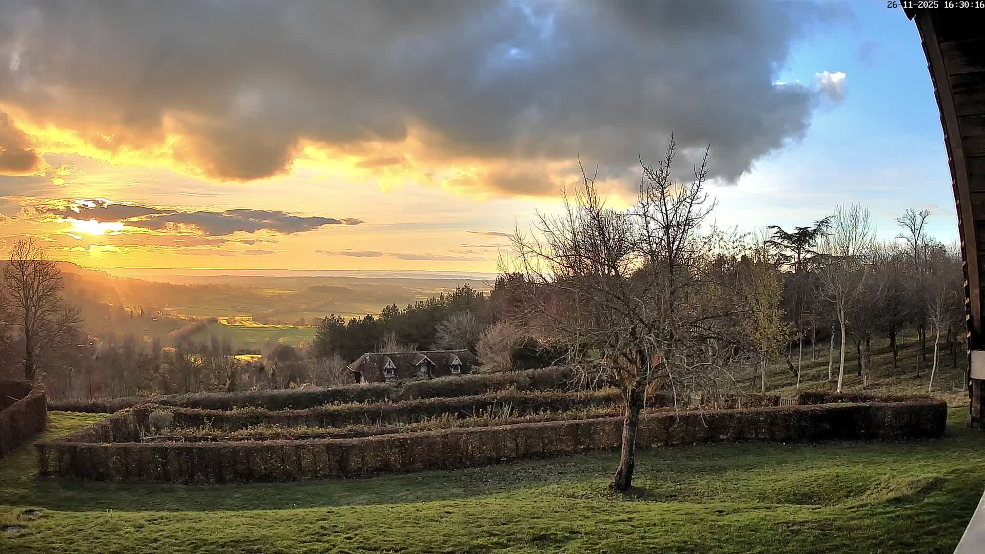 Montpincon Mountain Live Cam - Lisieux, Calvados, Normandie, France
