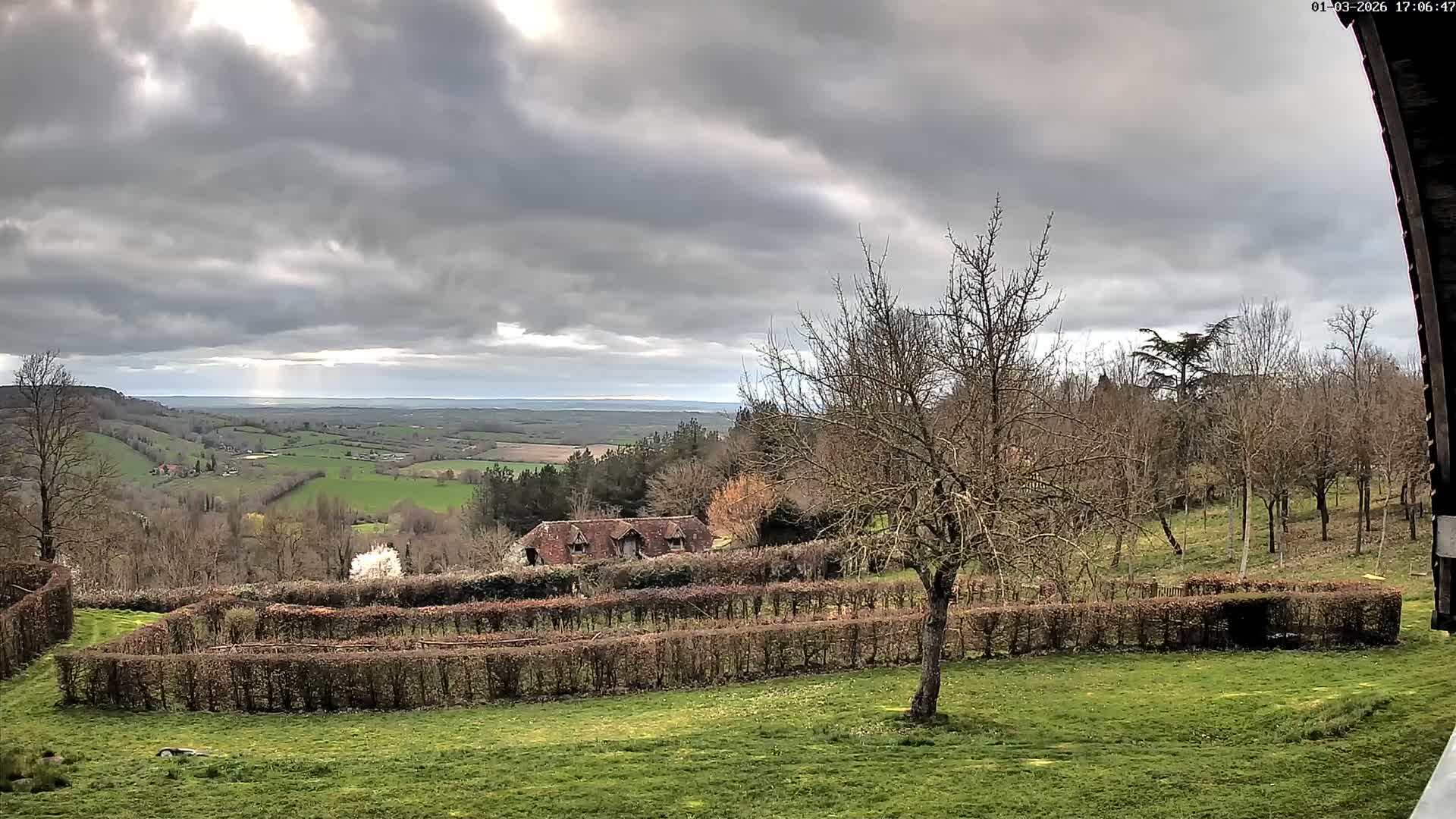 Montpincon Mountain Live Cam - Lisieux, Calvados, Normandie, France