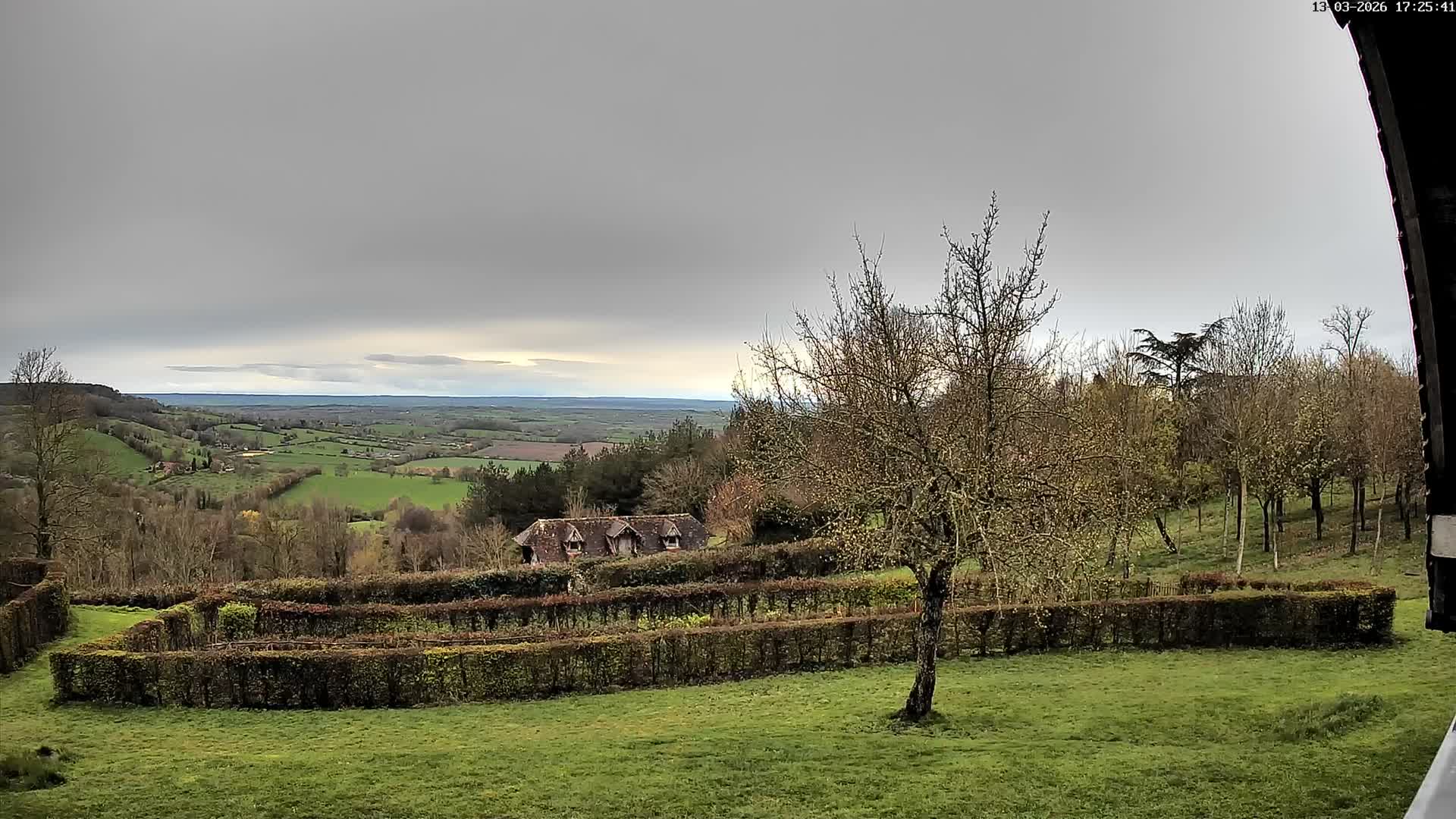 Montpincon Mountain Live Cam - Lisieux, Calvados, Normandie, France