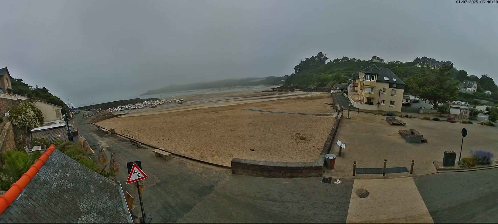 Plouezec, Bréhec Coast Live Cam - Guingamp, Côtes-d'Armor, Bretagne, France