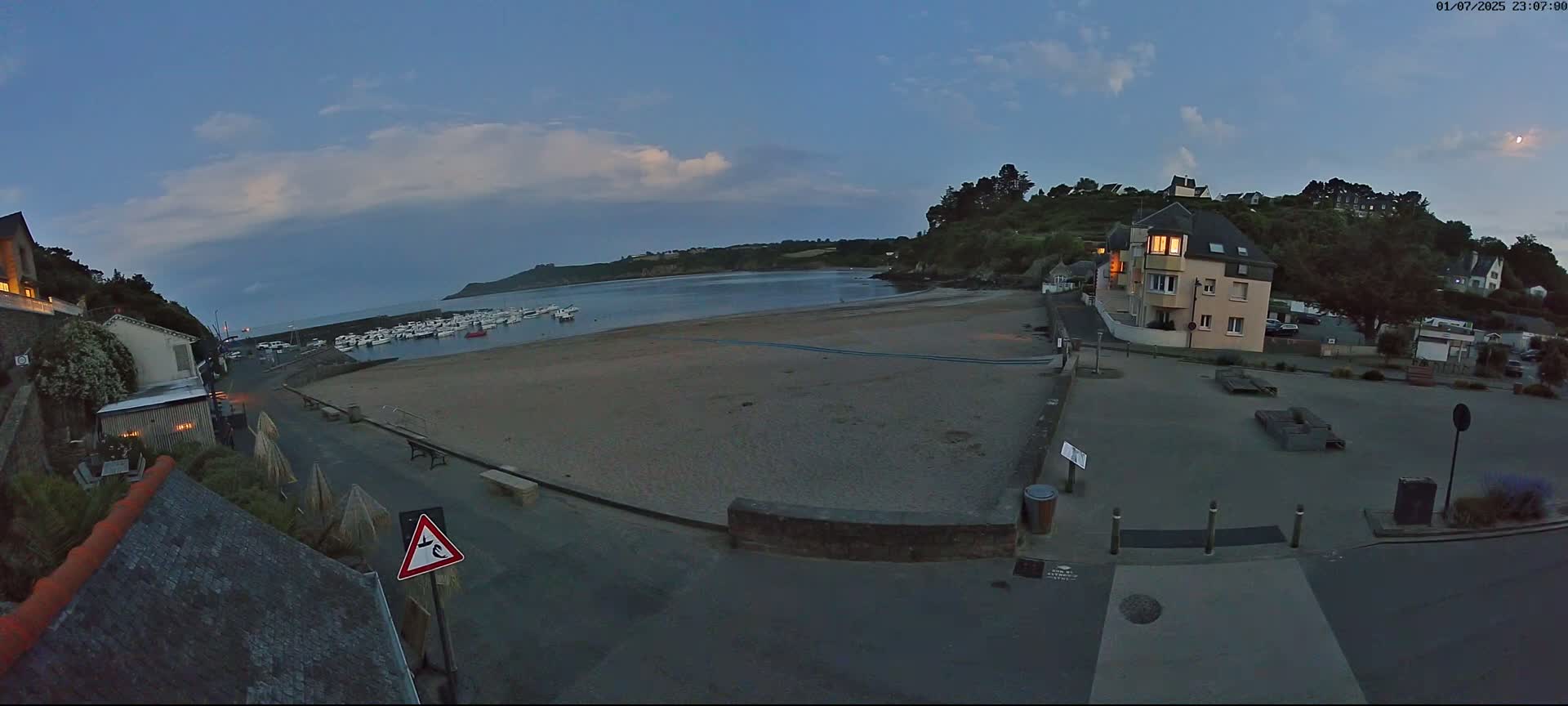 Plouezec, Bréhec Coast Live Cam - Guingamp, Côtes-d'Armor, Bretagne, France