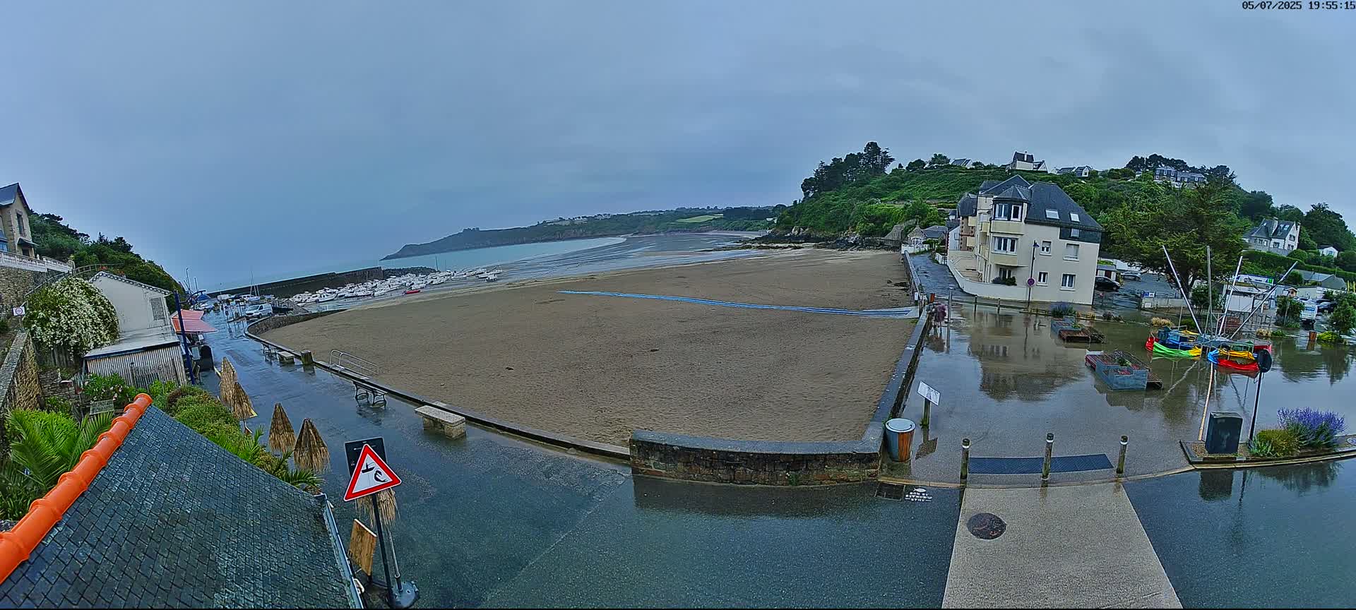 Plouezec, Bréhec Coast Live Cam - Guingamp, Côtes-d'Armor, Bretagne, France