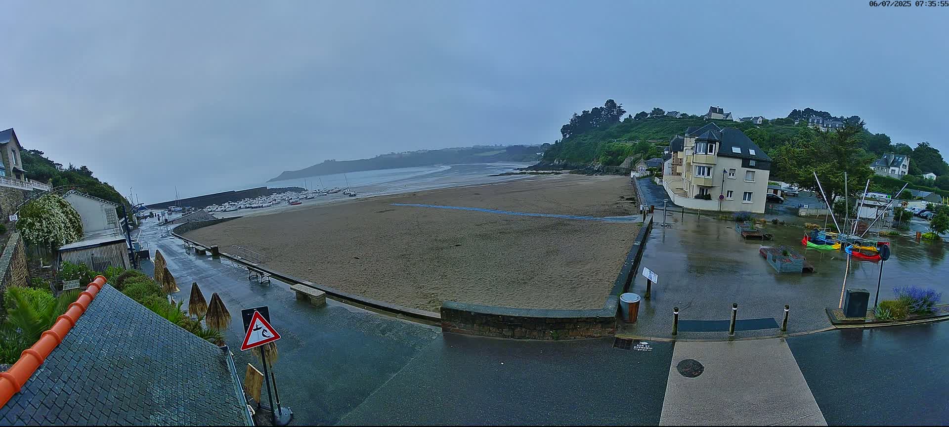 Plouezec, Bréhec Coast Live Cam - Guingamp, Côtes-d'Armor, Bretagne, France