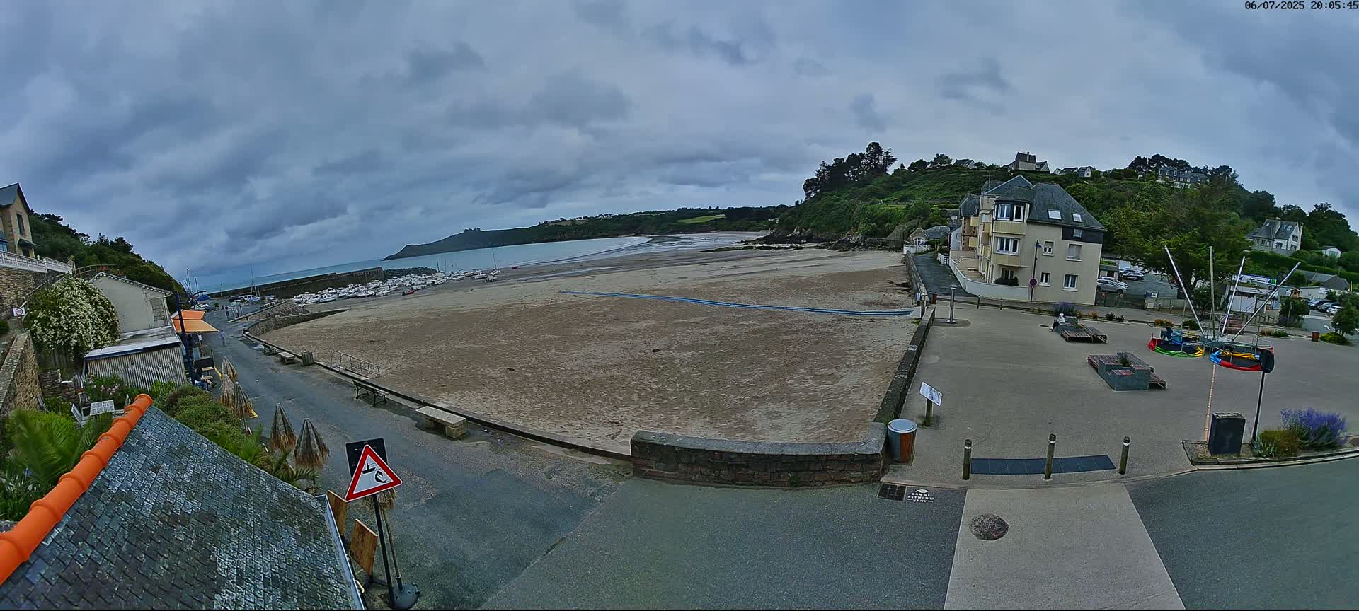 Plouezec, Bréhec Coast Live Cam - Guingamp, Côtes-d'Armor, Bretagne, France
