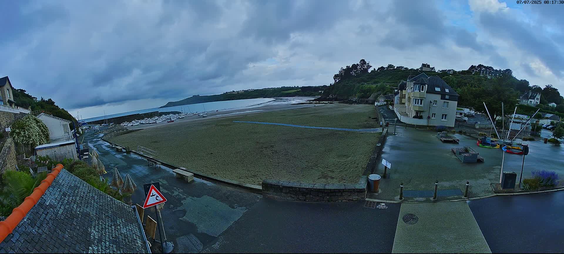 Plouezec, Bréhec Coast Live Cam - Guingamp, Côtes-d'Armor, Bretagne, France