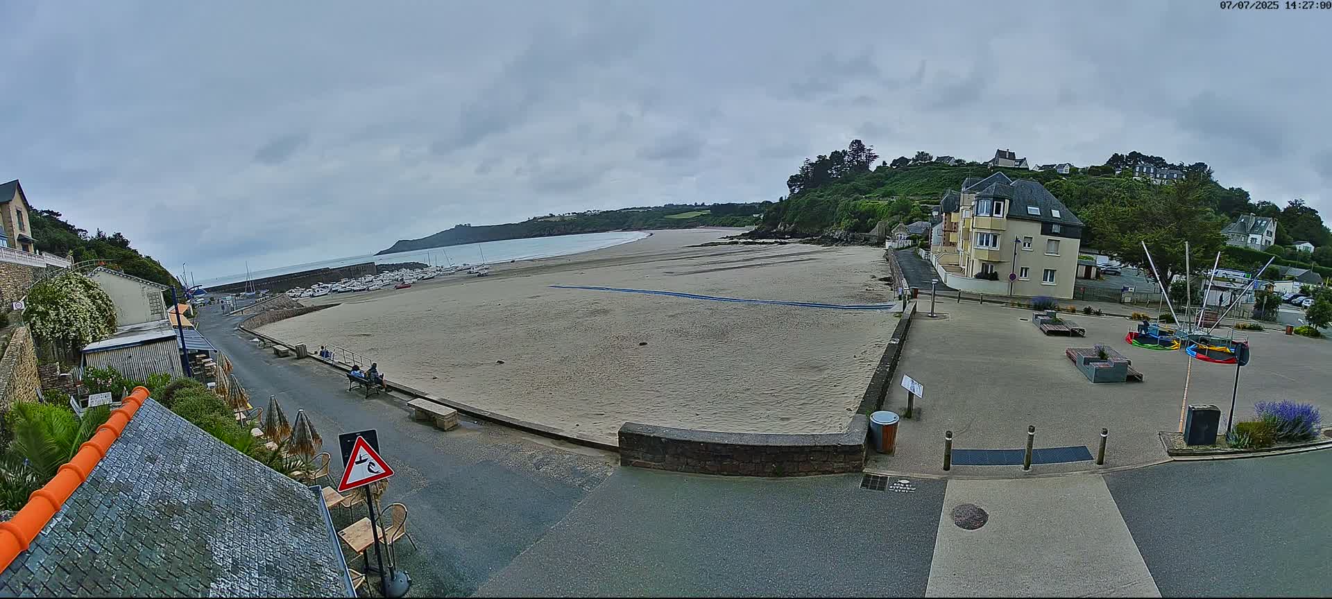 Plouezec, Bréhec Coast Live Cam - Guingamp, Côtes-d'Armor, Bretagne, France