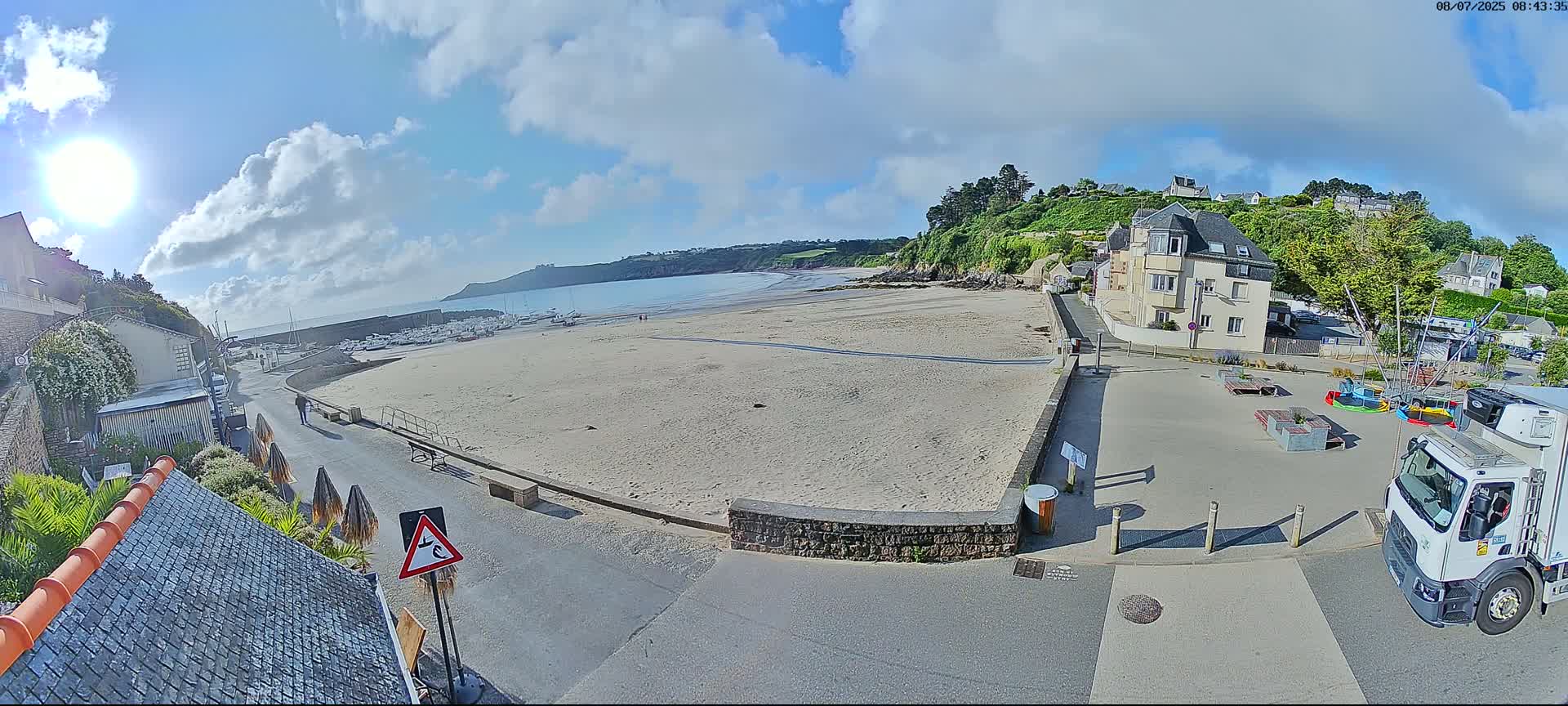 Plouezec, Bréhec Coast Live Cam - Guingamp, Côtes-d'Armor, Bretagne, France
