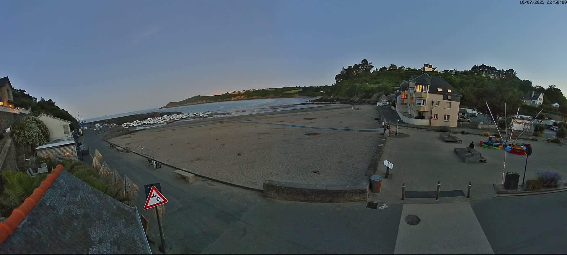 Plouezec, Bréhec Coast Live Cam - Guingamp, Côtes-d'Armor, Bretagne, France