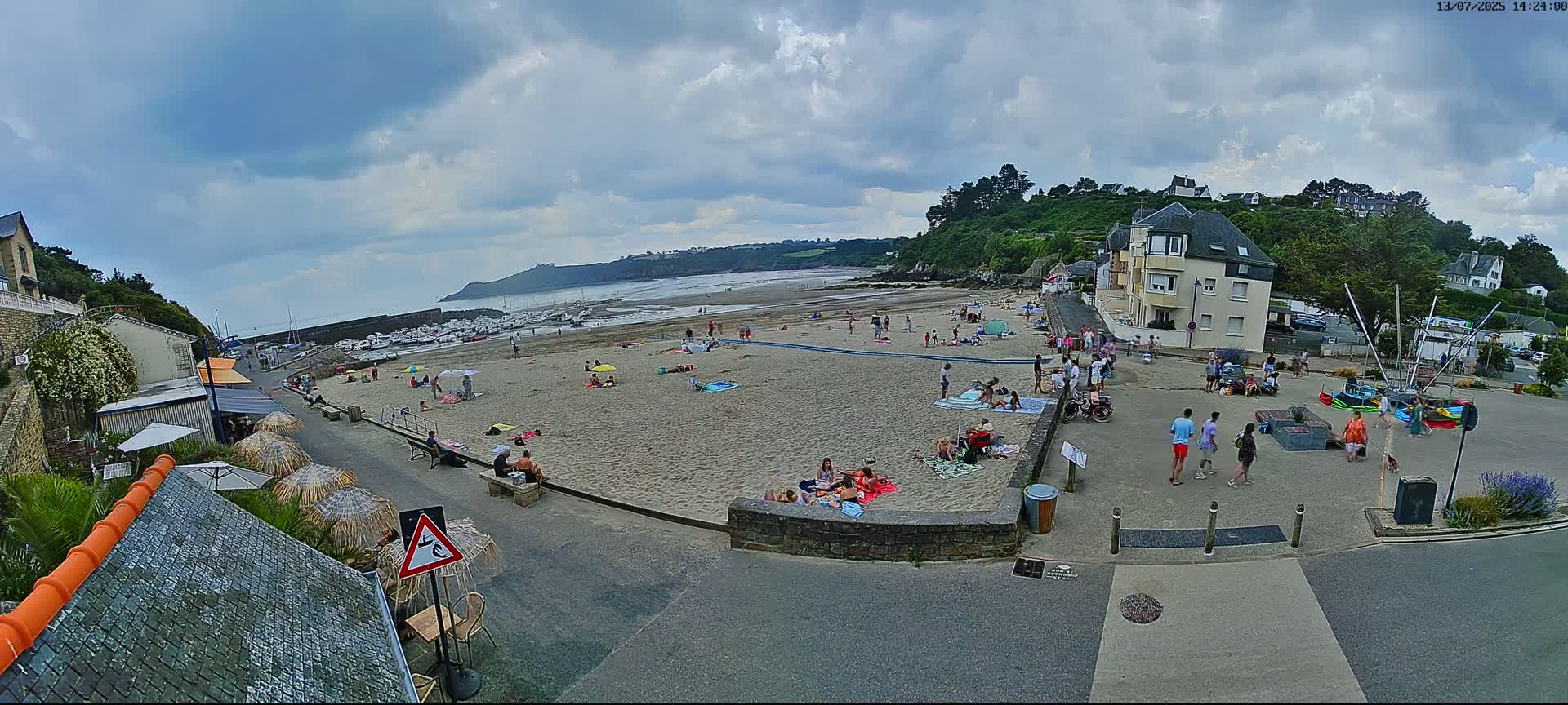 Plouezec, Bréhec Coast Live Cam - Guingamp, Côtes-d'Armor, Bretagne, France