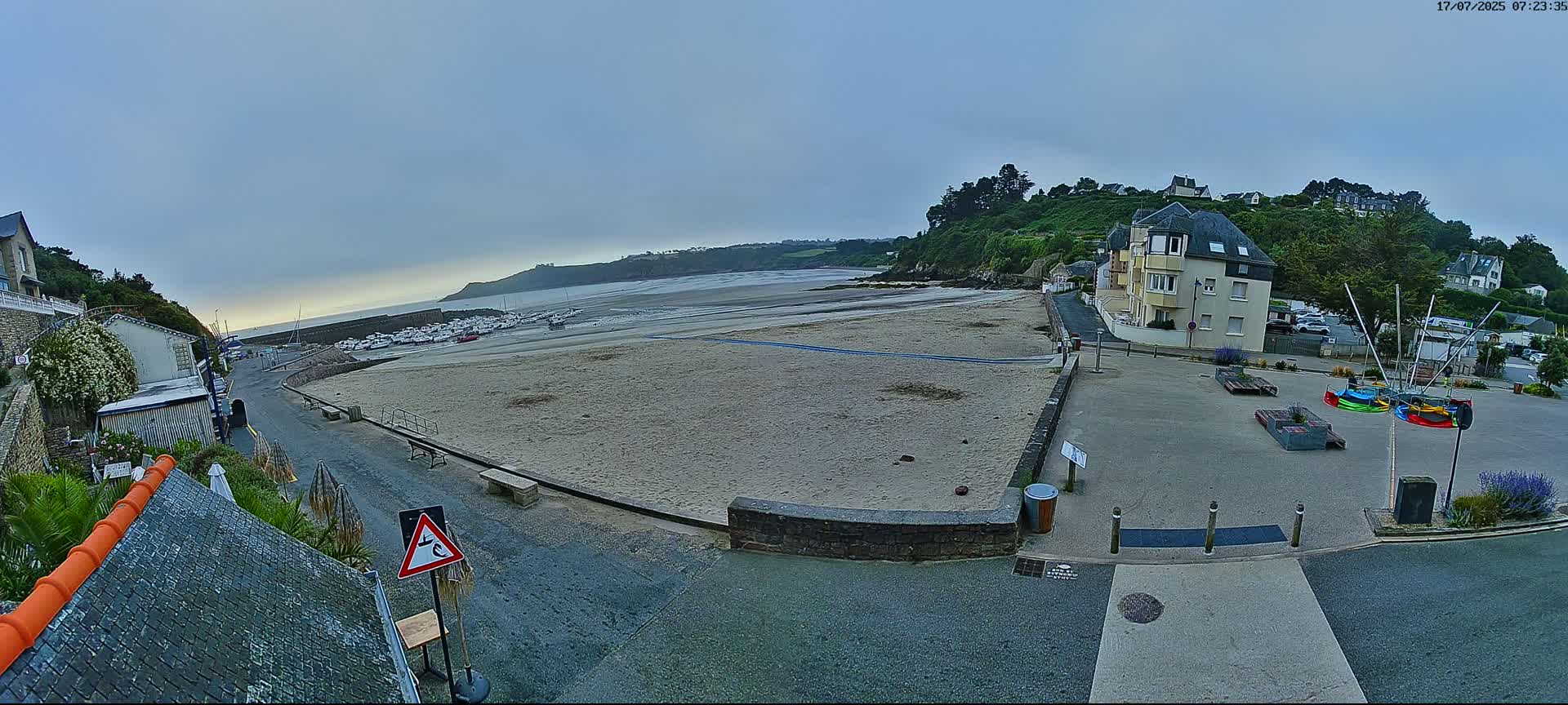 Plouezec, Bréhec Coast Live Cam - Guingamp, Côtes-d'Armor, Bretagne, France