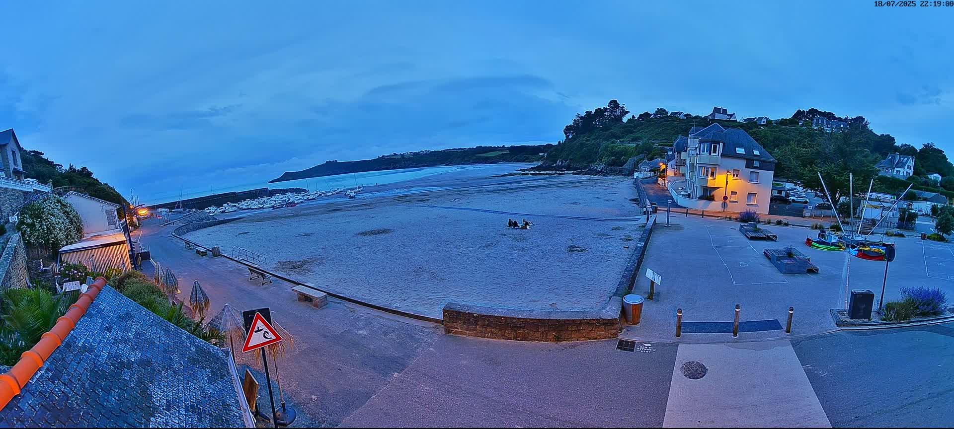 Plouezec, Bréhec Coast Live Cam - Guingamp, Côtes-d'Armor, Bretagne, France