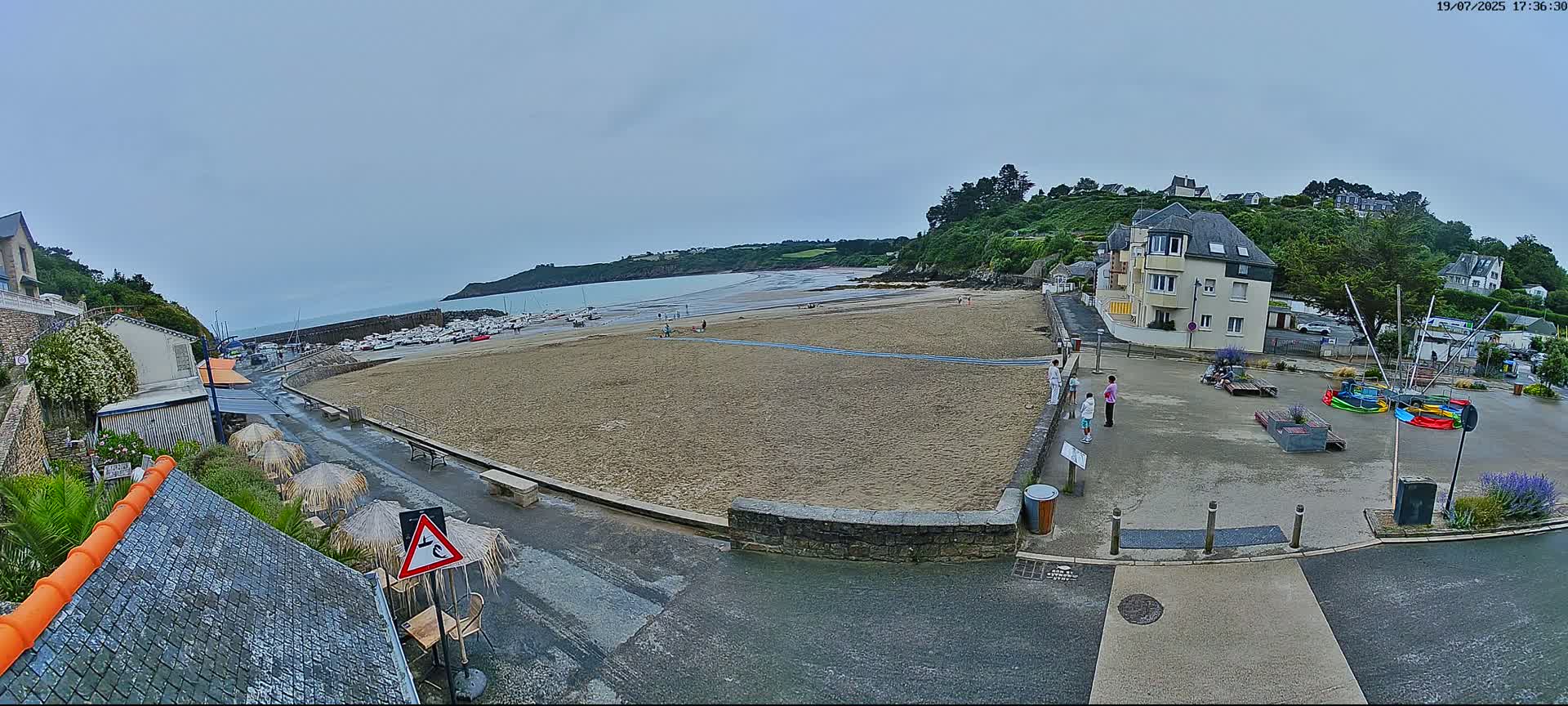 Plouezec, Bréhec Coast Live Cam - Guingamp, Côtes-d'Armor, Bretagne, France