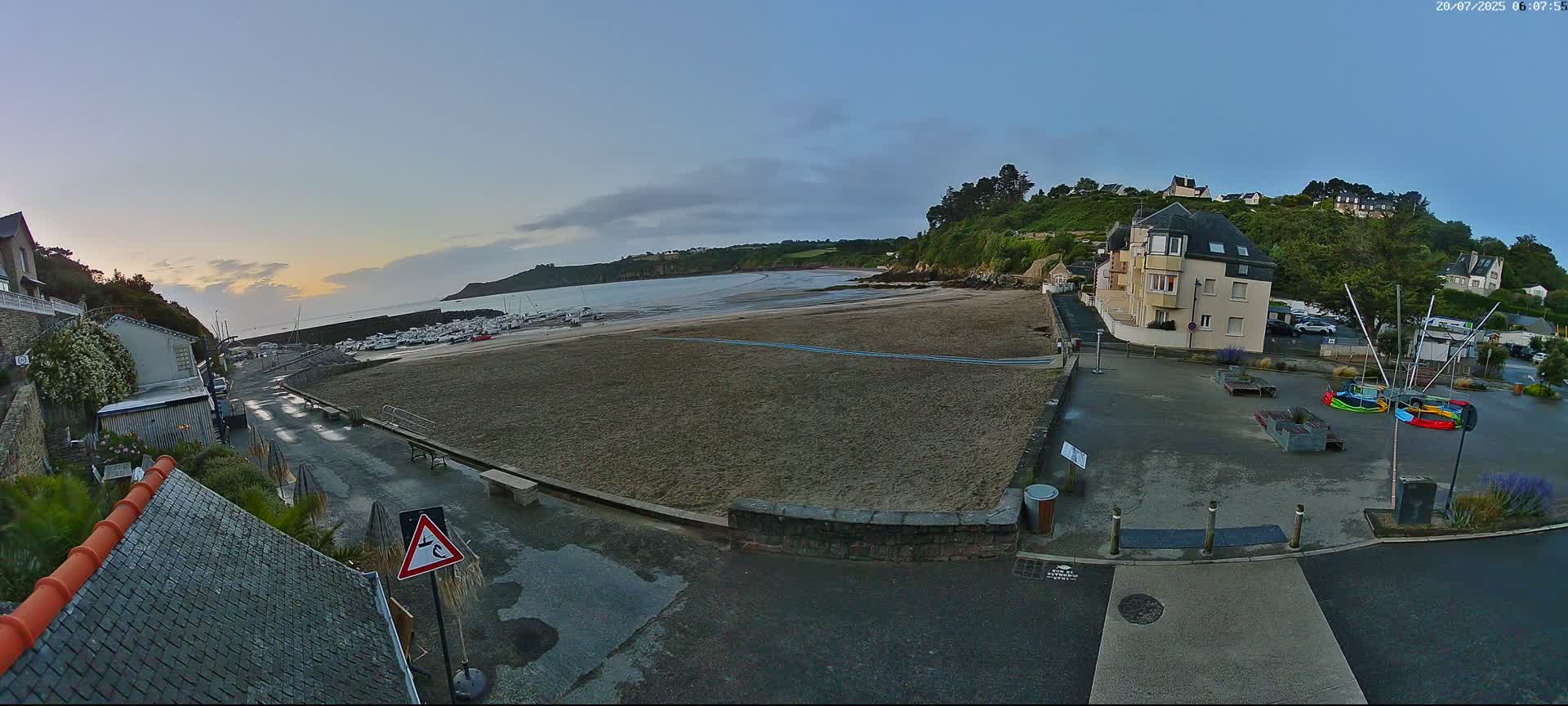 Plouezec, Bréhec Coast Live Cam - Guingamp, Côtes-d'Armor, Bretagne, France