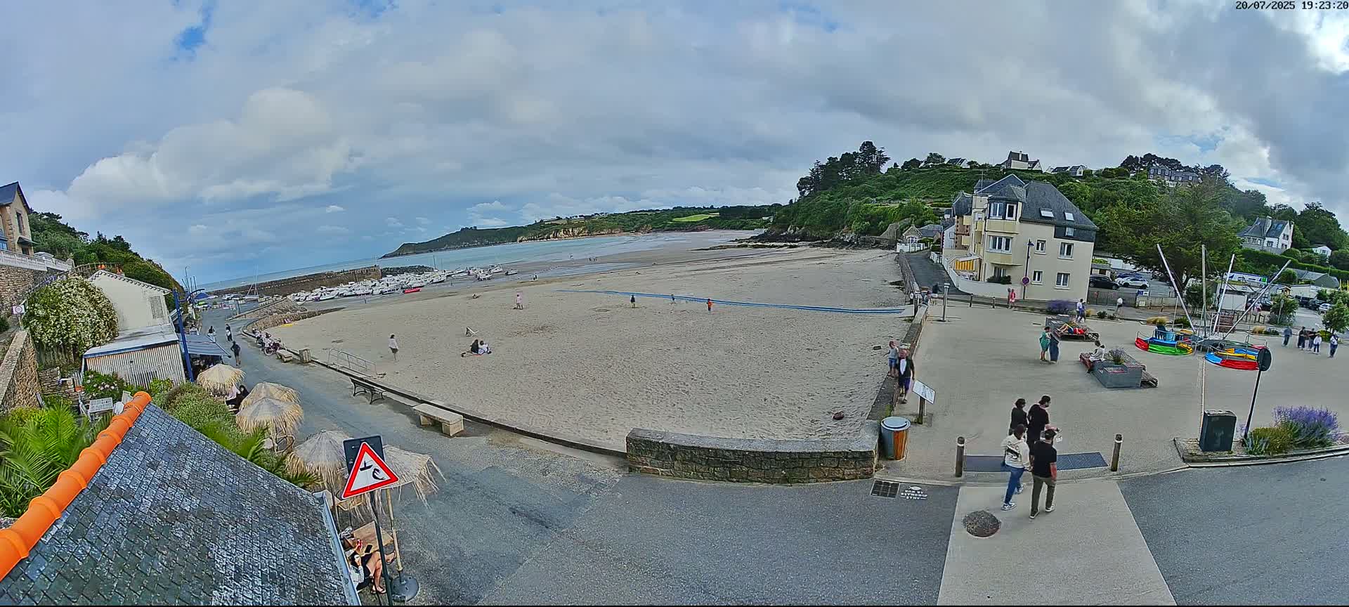 Plouezec, Bréhec Coast Live Cam - Guingamp, Côtes-d'Armor, Bretagne, France