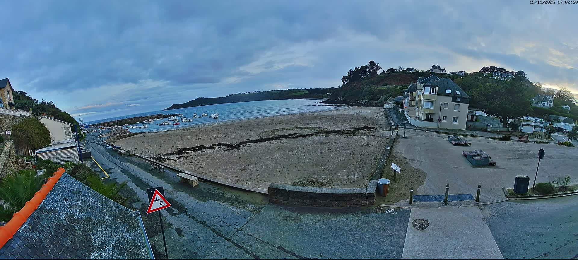 Plouezec, Bréhec Coast Live Cam - Guingamp, Côtes-d'Armor, Bretagne, France