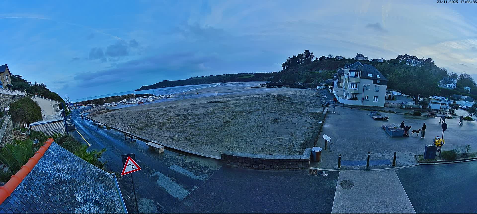 Plouezec, Bréhec Coast Live Cam - Guingamp, Côtes-d'Armor, Bretagne, France