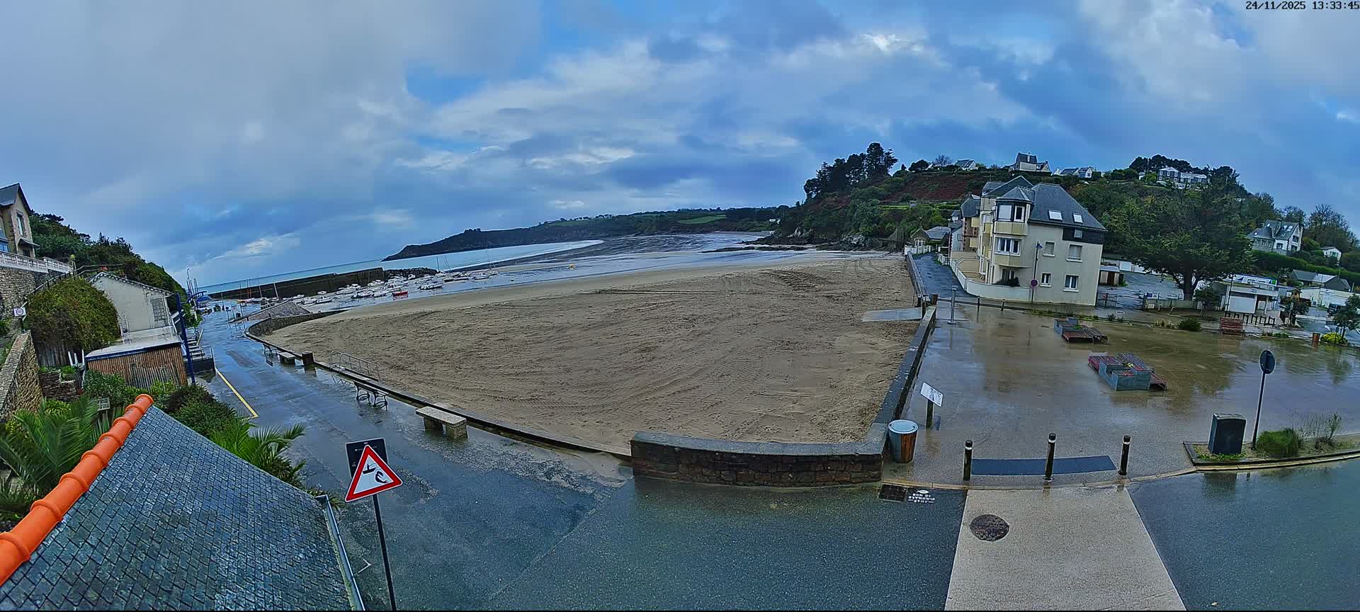 Plouezec, Bréhec Coast Live Cam - Guingamp, Côtes-d'Armor, Bretagne, France