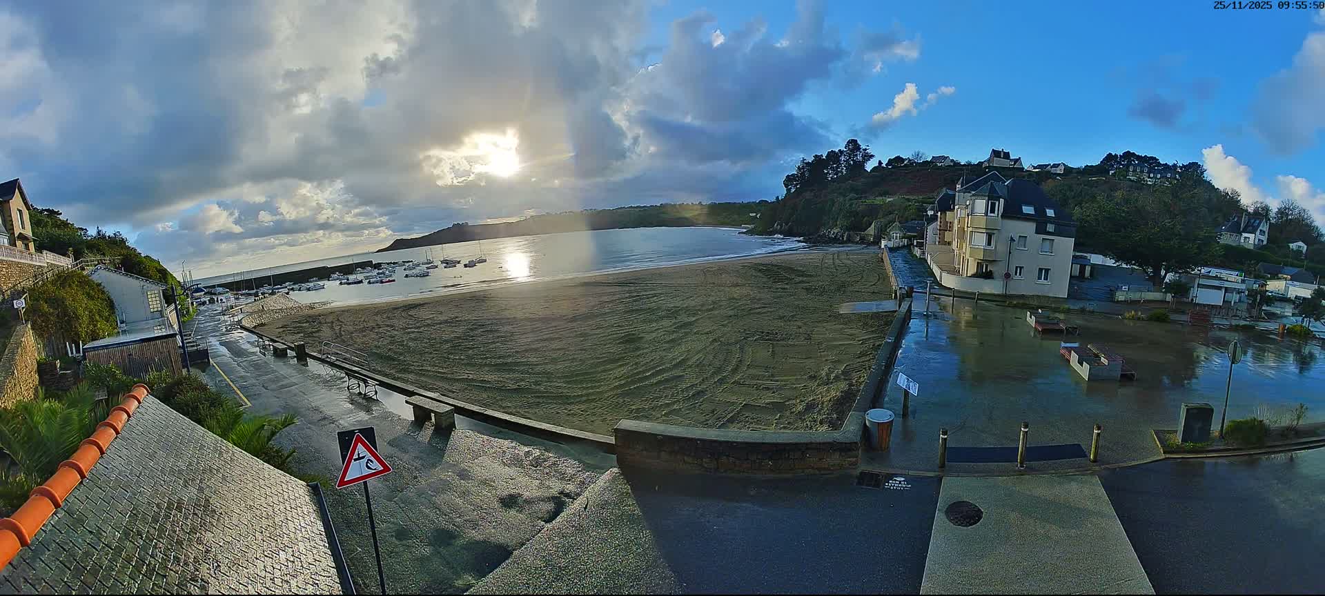Plouezec, Bréhec Coast Live Cam - Guingamp, Côtes-d'Armor, Bretagne, France