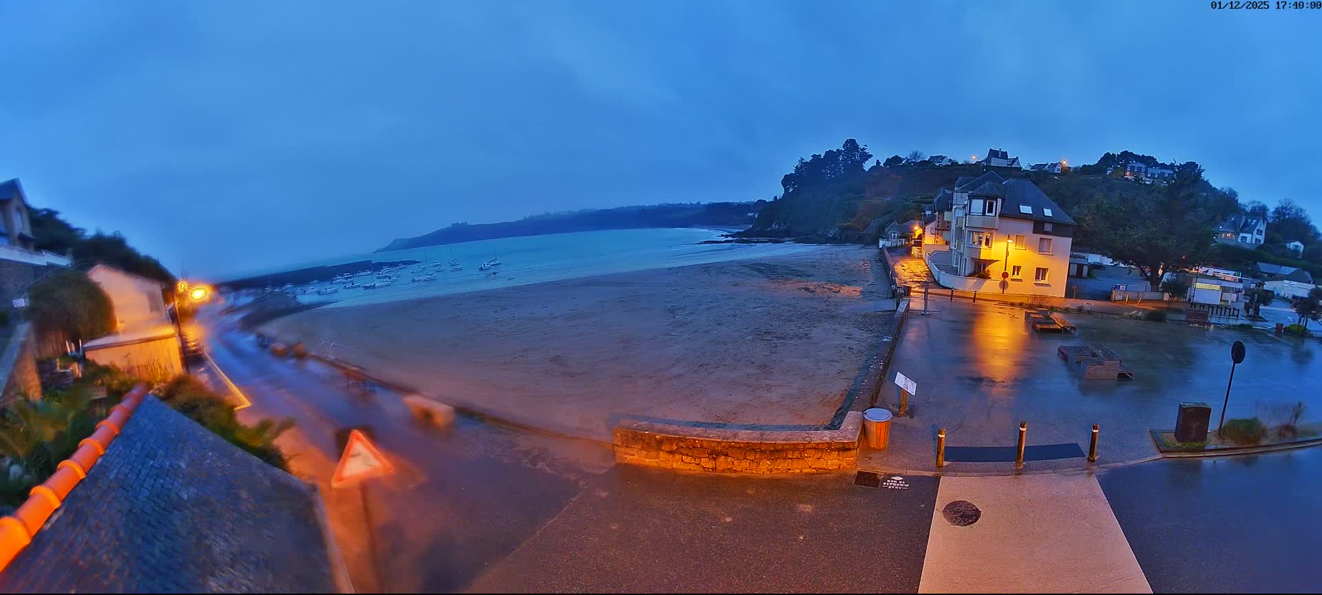 Plouezec, Bréhec Coast Live Cam - Guingamp, Côtes-d'Armor, Bretagne, France