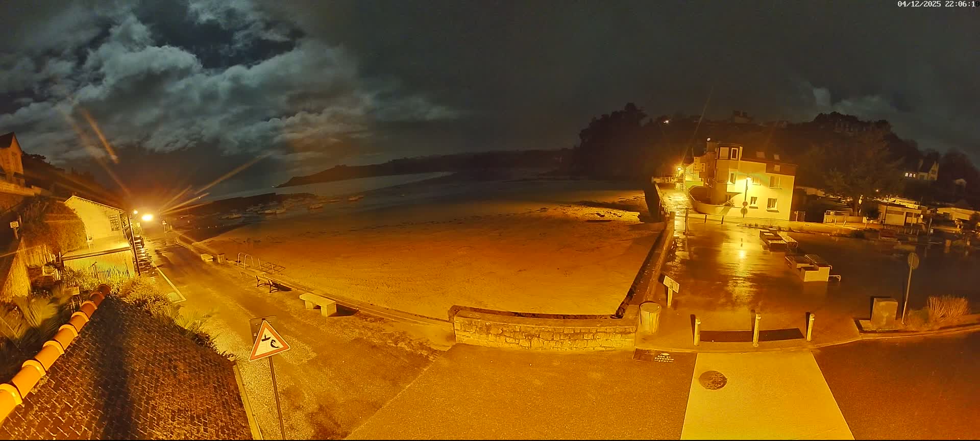 Plouezec, Bréhec Coast Live Cam - Guingamp, Côtes-d'Armor, Bretagne, France