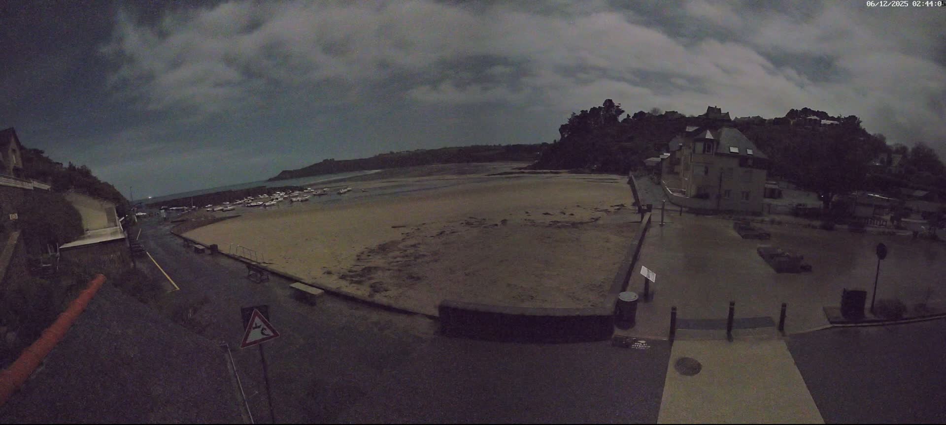 Plouezec, Bréhec Coast Live Cam - Guingamp, Côtes-d'Armor, Bretagne, France