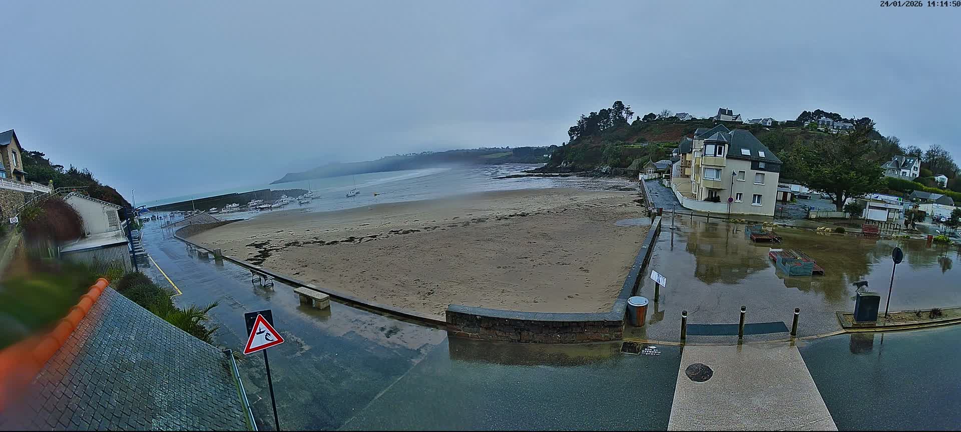 Plouezec, Bréhec Coast Live Cam - Guingamp, Côtes-d'Armor, Bretagne, France