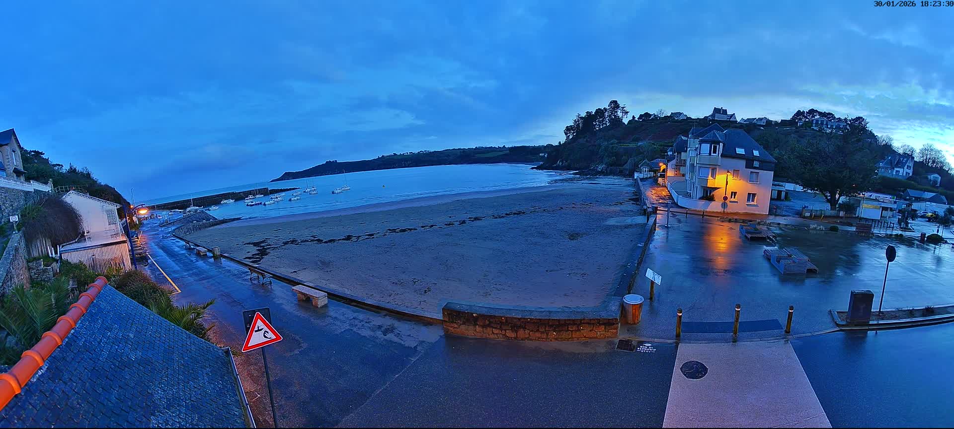 Plouezec, Bréhec Coast Live Cam - Guingamp, Côtes-d'Armor, Bretagne, France