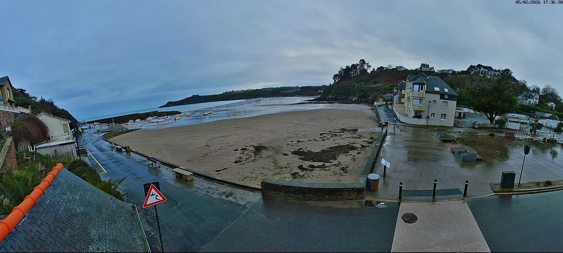 Plouezec, Bréhec Coast Live Cam - Guingamp, Côtes-d'Armor, Bretagne, France