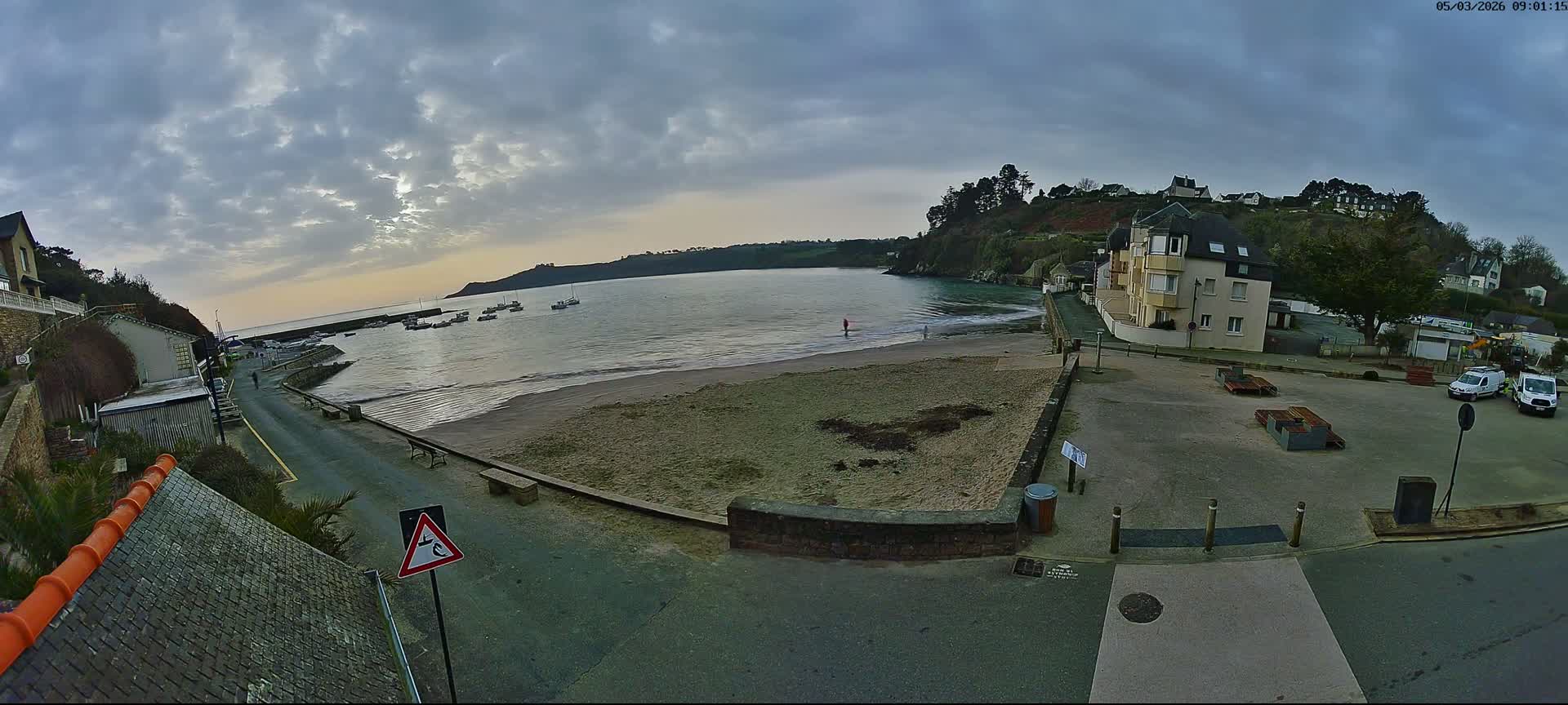 Plouezec, Bréhec Coast Live Cam - Guingamp, Côtes-d'Armor, Bretagne, France