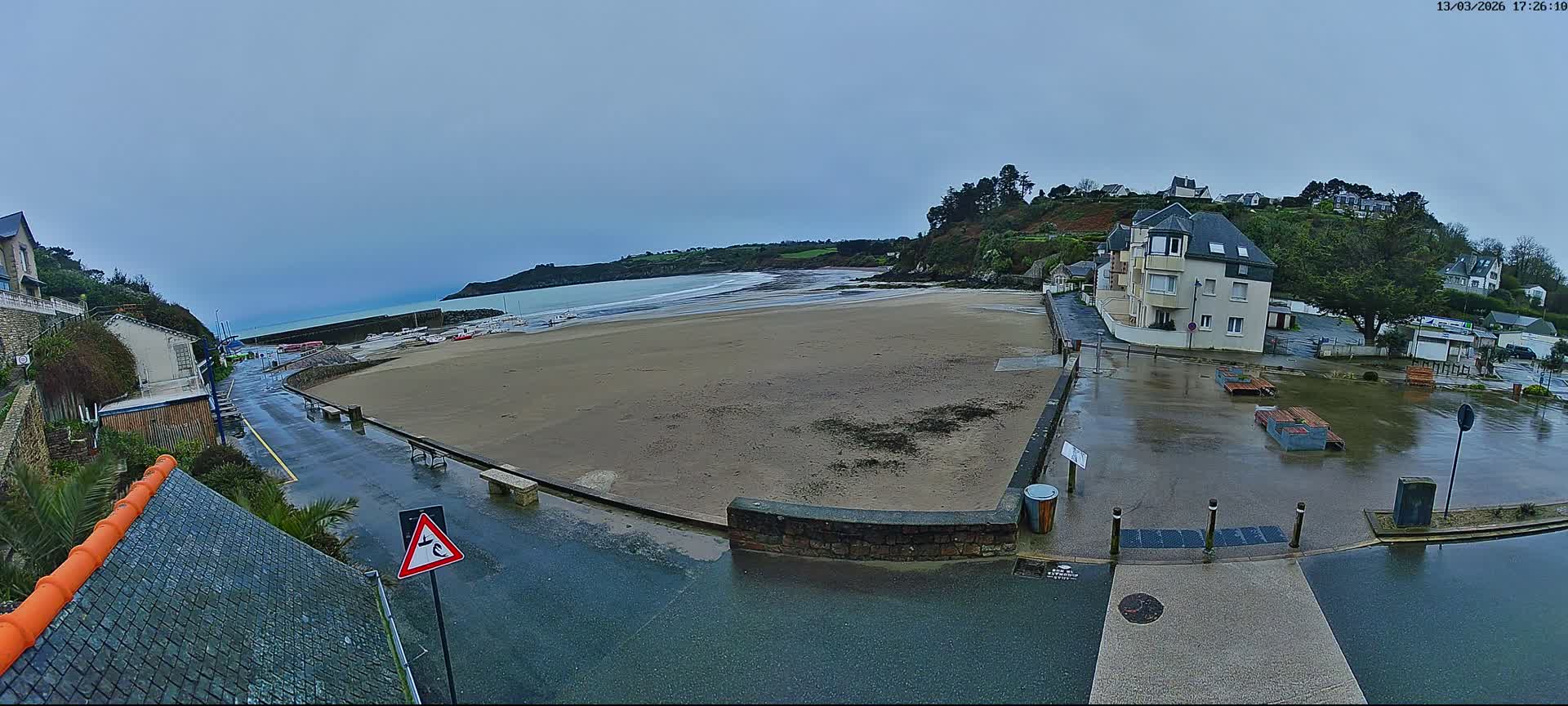 Plouezec, Bréhec Coast Live Cam - Guingamp, Côtes-d'Armor, Bretagne, France