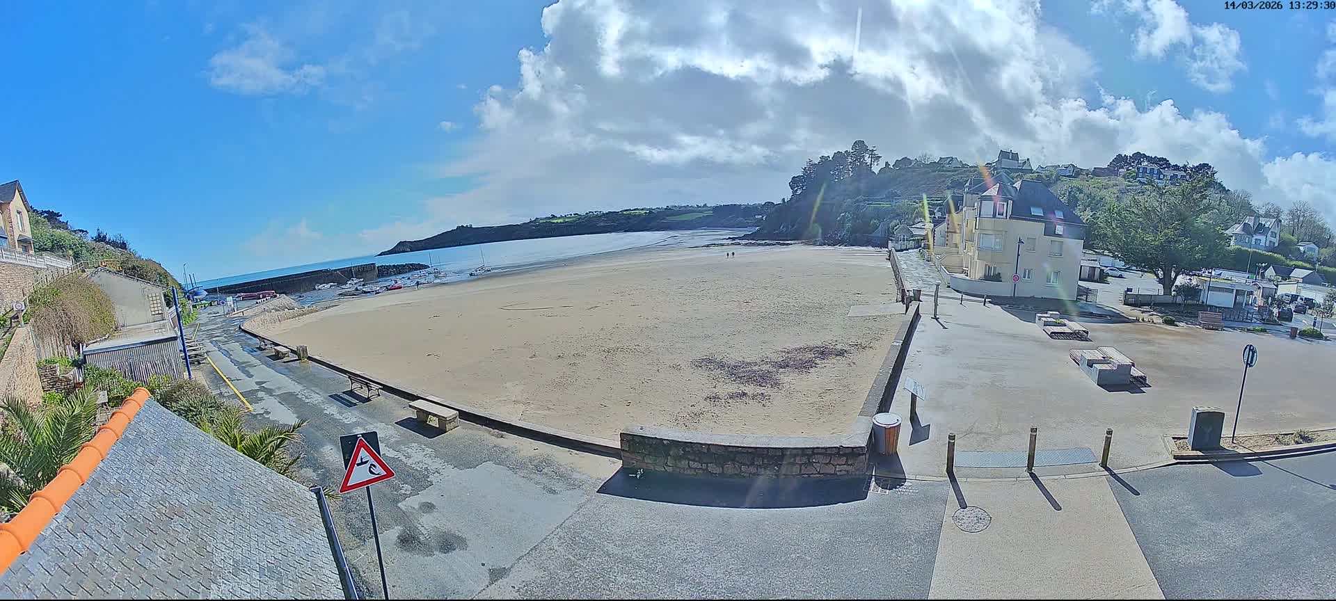 Plouezec, Bréhec Coast Live Cam - Guingamp, Côtes-d'Armor, Bretagne, France