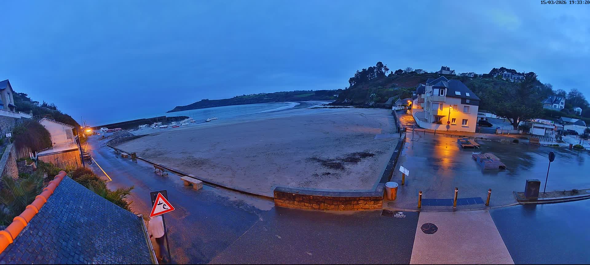 Plouezec, Bréhec Coast Live Cam - Guingamp, Côtes-d'Armor, Bretagne, France