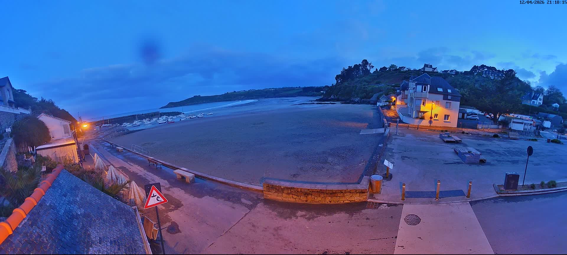 Plouezec, Bréhec Coast Live Cam - Guingamp, Côtes-d'Armor, Bretagne, France