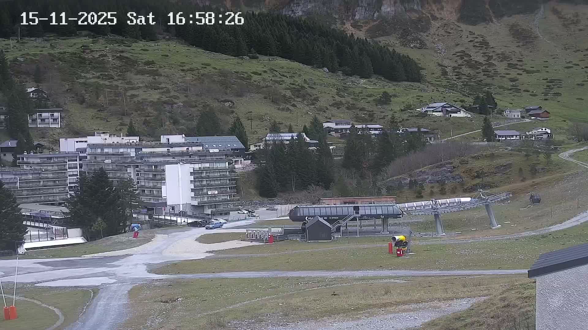Gourette Ski Slopes & Hotels Area Live Cam - Eaux-Bonnes,  Pyrenees-Atlantiques, Nouvelle-Aquitaine, France
