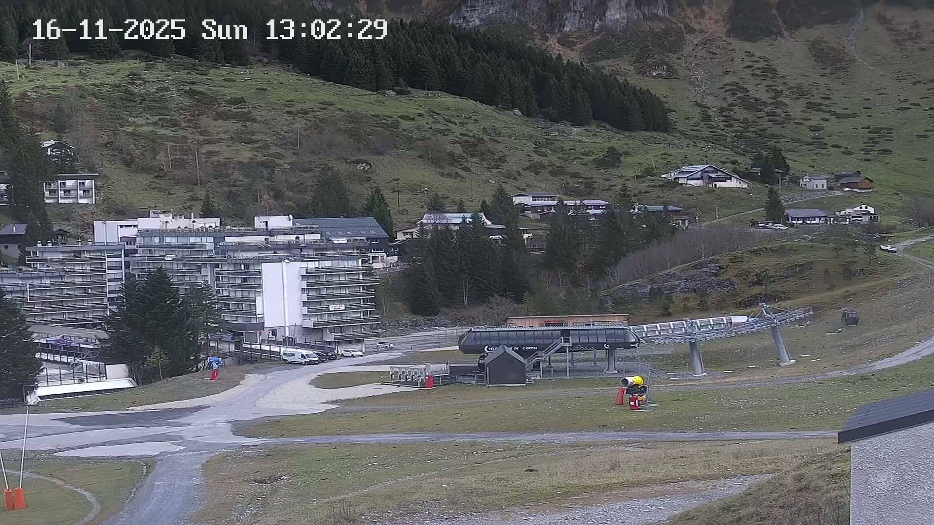 Gourette Ski Slopes & Hotels Area Live Cam - Eaux-Bonnes,  Pyrenees-Atlantiques, Nouvelle-Aquitaine, France