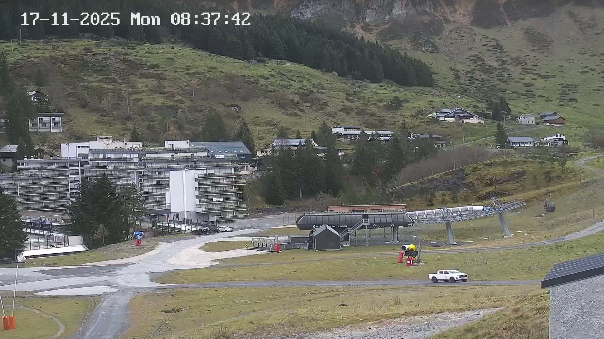 Gourette Ski Slopes & Hotels Area Live Cam - Eaux-Bonnes,  Pyrenees-Atlantiques, Nouvelle-Aquitaine, France