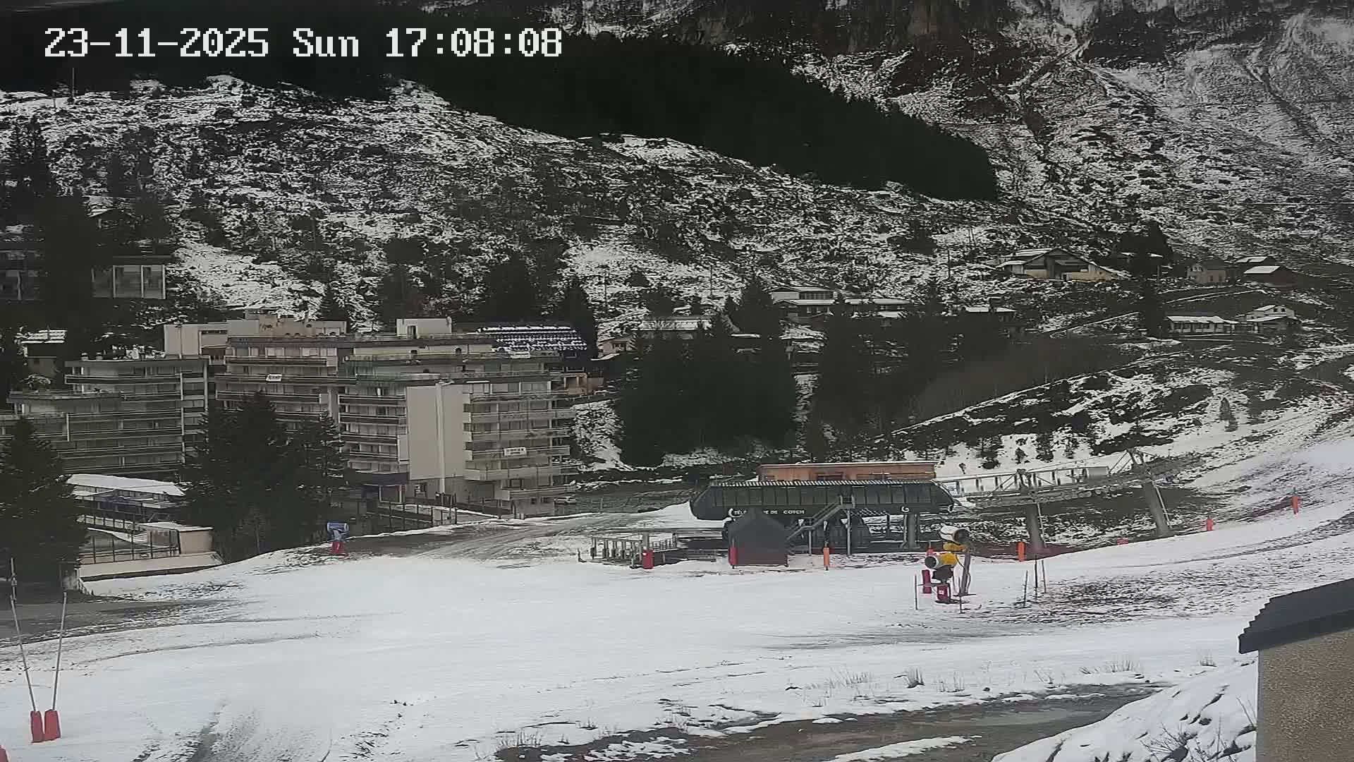 Gourette Ski Slopes & Hotels Area Live Cam - Eaux-Bonnes,  Pyrenees-Atlantiques, Nouvelle-Aquitaine, France