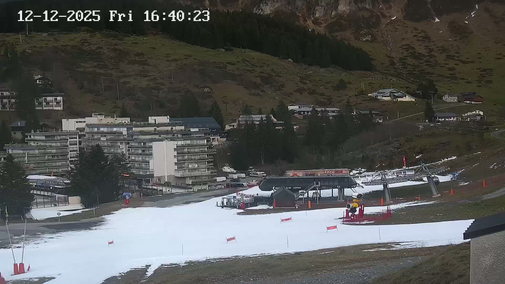 Gourette Ski Slopes & Hotels Area Live Cam - Eaux-Bonnes,  Pyrenees-Atlantiques, Nouvelle-Aquitaine, France