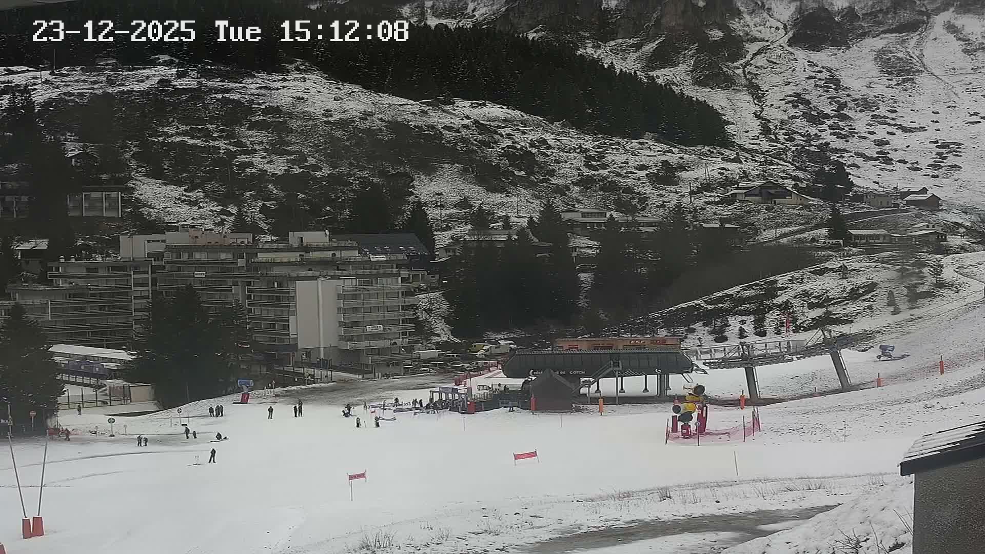 Gourette Ski Slopes & Hotels Area Live Cam - Eaux-Bonnes,  Pyrenees-Atlantiques, Nouvelle-Aquitaine, France