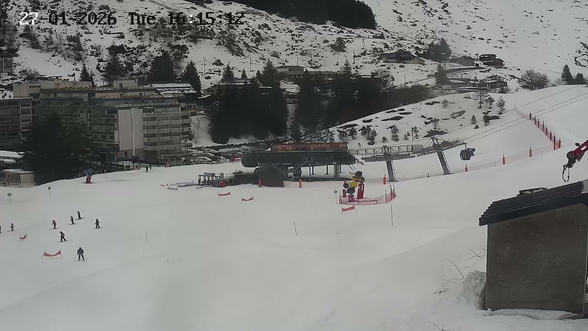 Gourette Ski Slopes & Hotels Area Live Cam - Eaux-Bonnes,  Pyrenees-Atlantiques, Nouvelle-Aquitaine, France