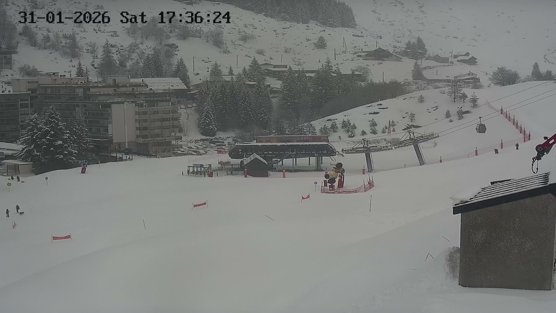 Gourette Ski Slopes & Hotels Area Live Cam - Eaux-Bonnes,  Pyrenees-Atlantiques, Nouvelle-Aquitaine, France